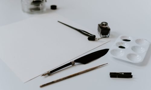 أدوات الكتابة وتطورها عبر الزمن